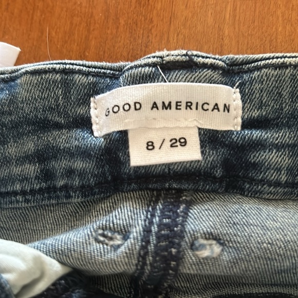 BNWT Good American Good Waist crop jeans with distressing. - Picture 4 of 6
